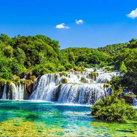 Hotel Park Drniš المظهر الخارجي الصورة